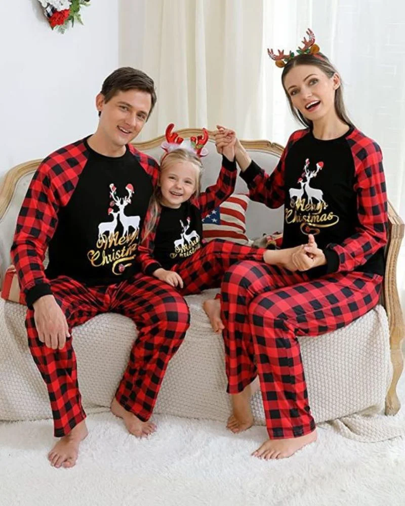 30+ Matching Family Christmas Outfits Ideas Try This Year - glowravishing